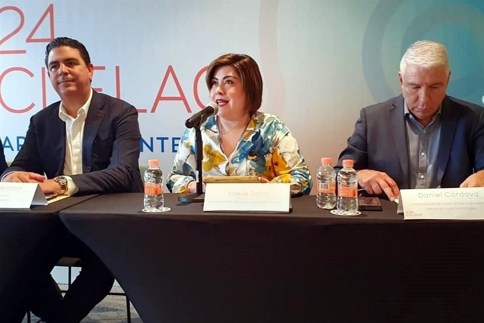 Baldwin Britton, Yoelle Rojas y Daniel Córdova, presidente, directora y vicepresidente del Cluster de Electrodomésticos de Nuevo León , respectivamente.