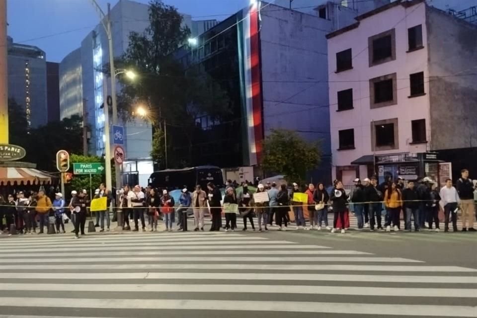 Los trabajadores del Poder Judicial no permiten el ingreso ni salida en los alrededores del Senado.