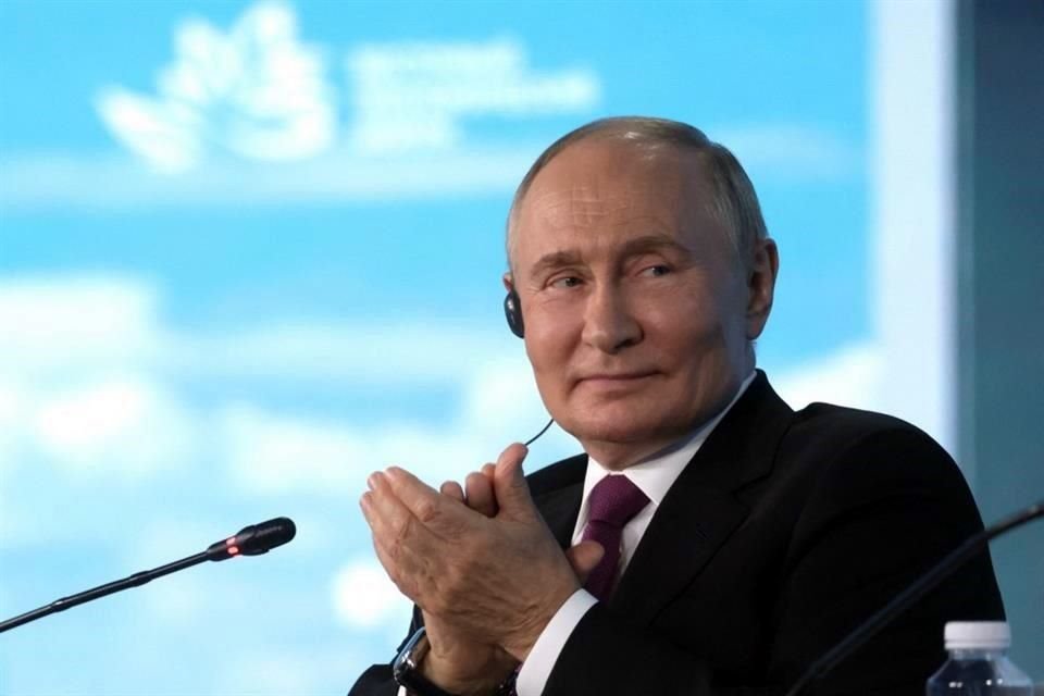 El Presidente Vladimir Putin dijo que respalda a la candidata Kamala Harris en las elecciones de noviembre, apoyo que fue repudiado por EU.