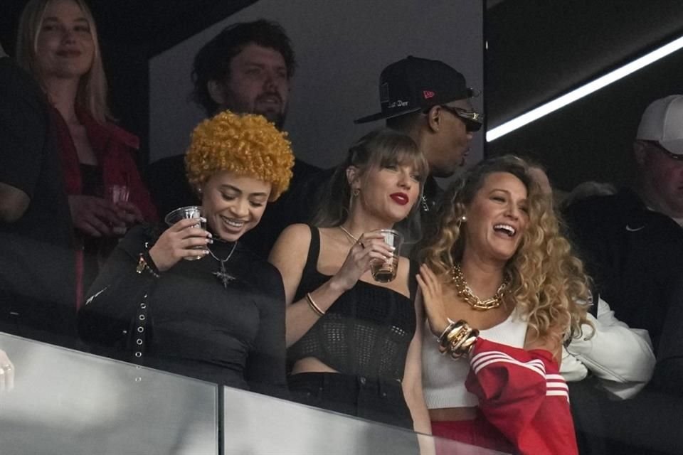 Ice Spice y Blake Lively han acompañado a la cantante a los partidos del ala cerrada de los Chiefs.