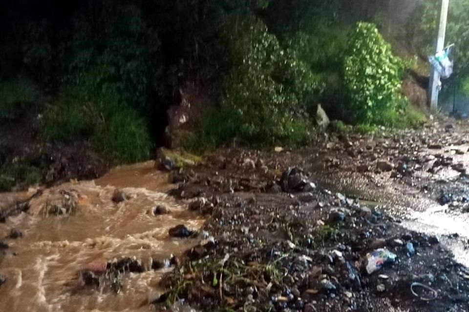 Vecinos alertaron la crecida de ríos en la Alcaldía Ahuatenco.