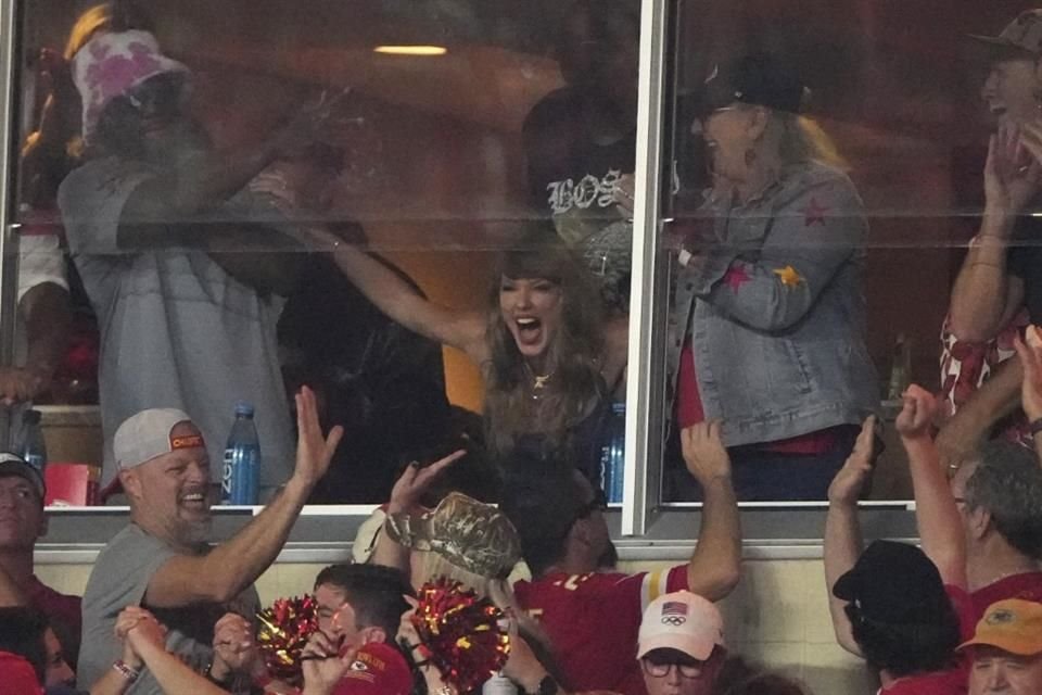 La cantante Taylor Swift estuvo presente en el estadio de Kansas.