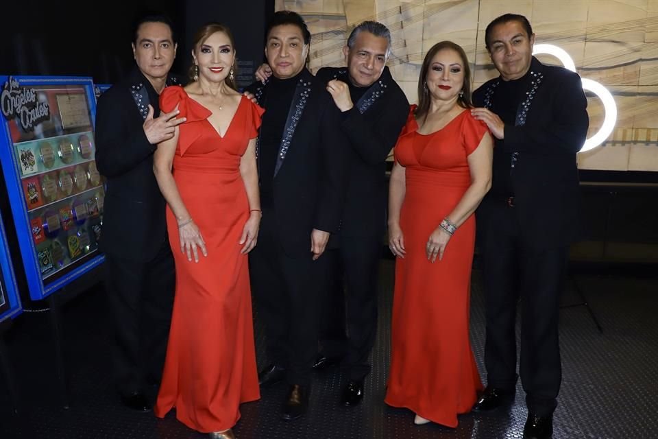 La agrupación de cumbia Los Ángeles Azules recibieron en el John F. Kennedy Center el premio Herencia Hispana, en la categoría de Artes.