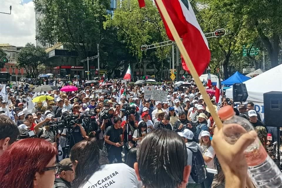 Los manifestantes se movilizaron al Senado, donde la próxima semana será debatida la reforma en el Pleno.