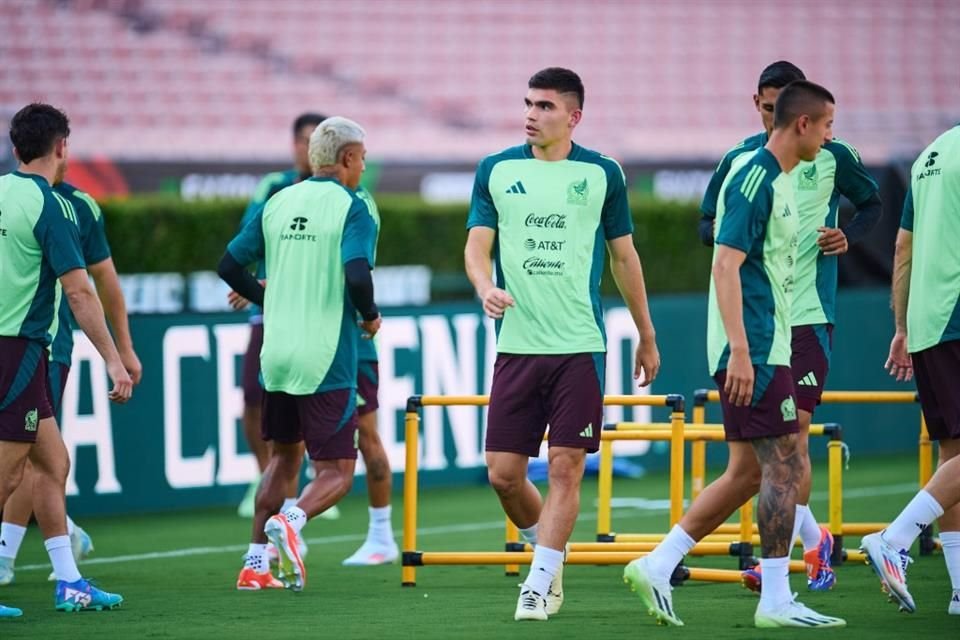 El defensa Johan Vásquez ve en Rafael Márquez a un ídolo, al que creció viendo, más que a un simple auxiliar de la Selección Mexicana.