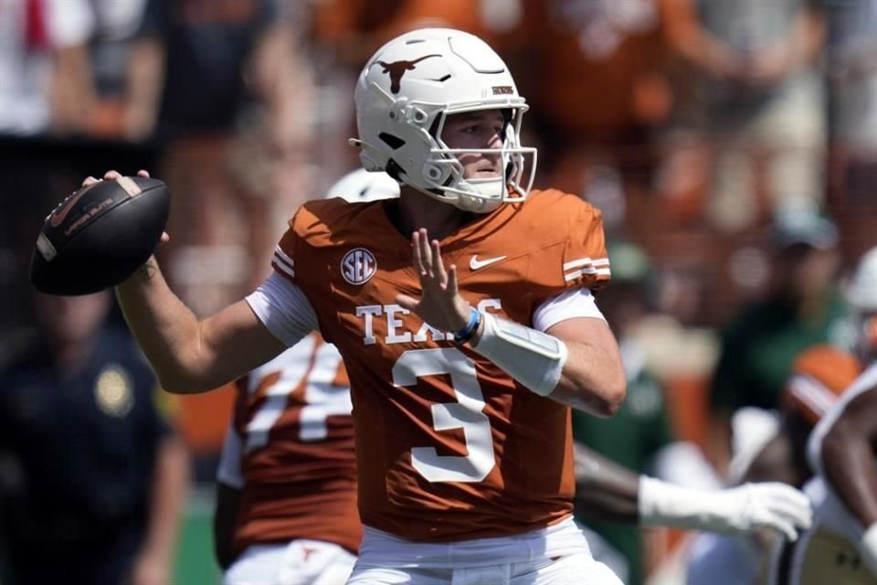 Quinn Ewers, mariscal de Texas, será puesto a prueba por Michigan.