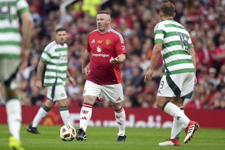 Rooney volvió a ponerse la playera del Manchester United.