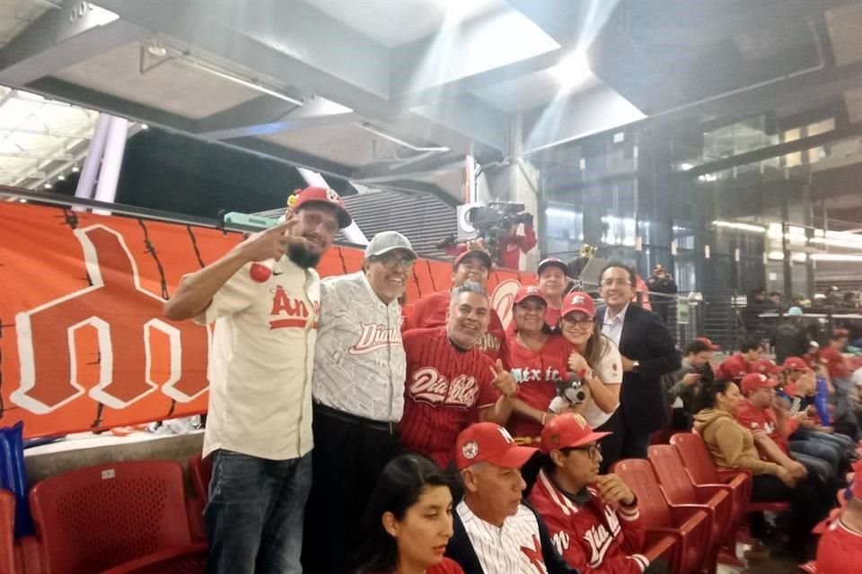 De iniciar con dos integrantes en el Parque del Seguro Social en 1983, hoy la Miniporra cuenta con nueve miembros en su amplio recorrido apoyando al México Rojo.