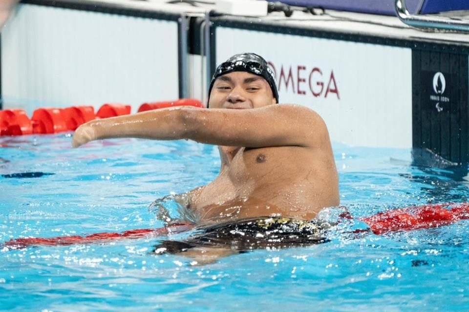 Ángel Camacho consiguió la medalla de Plata en la para natación 50 metros dorso S4, su tercera presea en los Paralímpicos de París 2024.