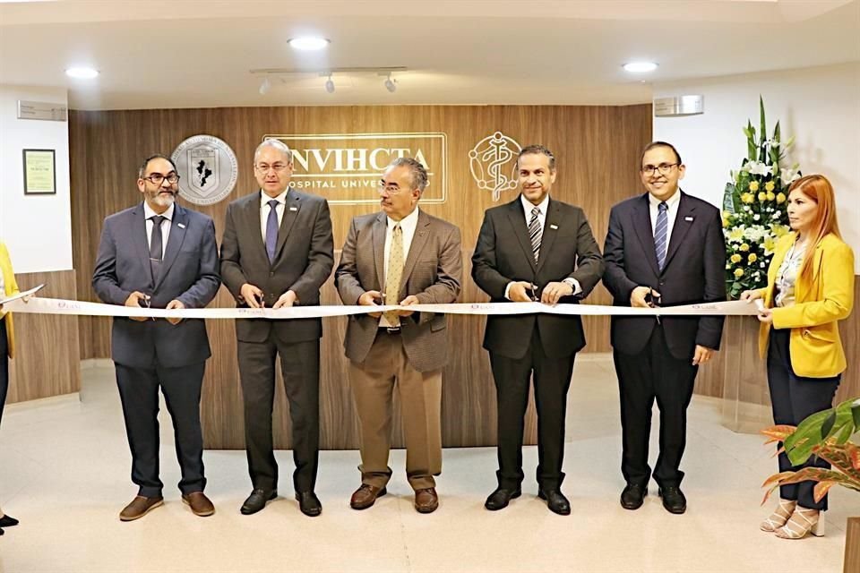 Adrián Camacho (izq. der.), Marco Antonio Hernández, César Sandoval, Ricardo Ibarra y Eduardo Pérez inauguraron la clínica.