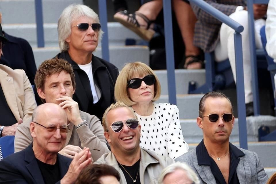 Bon Jovi (arriba), Eddie Redmayne (con la mano en su boca) y Anna Wintour (der.) no se perdieron detalle del US Open.