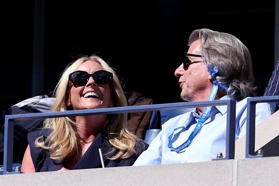 La actriz Jane Krakowski (izq.), muy divertida en el US Open.