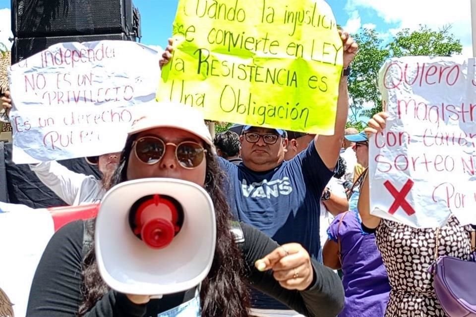 Inconformes con la reforma al Poder Judicial en Bacalar.