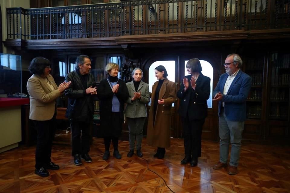 El anuncio del galardón a Elvira Hernández se llevó a cabo en la Biblioteca Nacional, ubicada en el centro histórico de Santiago.