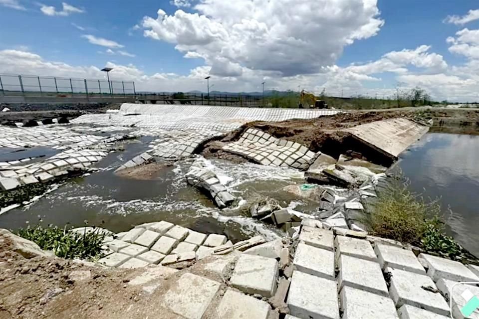 Tras el colapso de un muro en el Parque Ecológico de Texcoco, el  director de Construcción, Francisco Ramón Thomas Pérez, fue separado de su cargo.