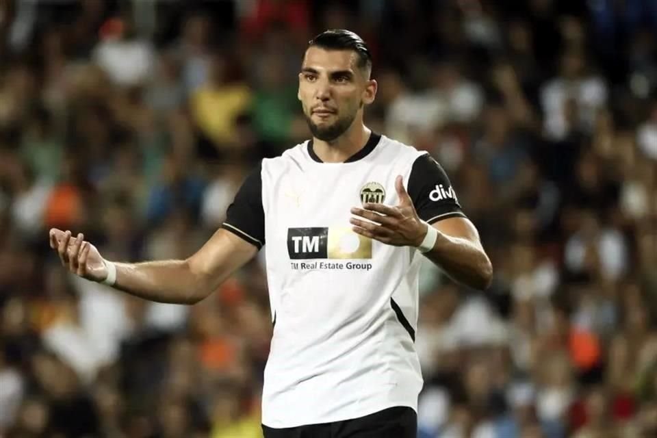 El Valencia decidió abrir un expediente disciplinario al futbolista Rafa Mir, quien está acusado de agresión sexual.