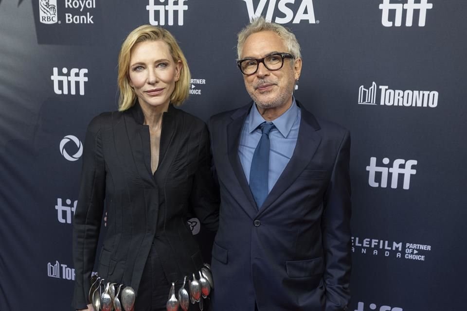 a actriz Cate Blanchett  y el director Alfonso Cuarón en el Festival de Cine de Toronto.