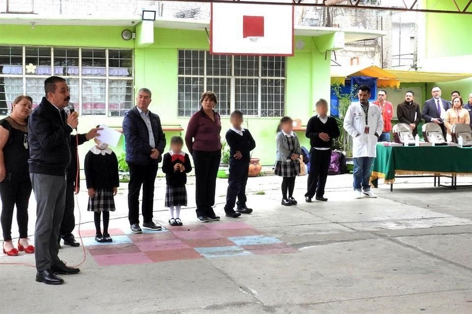 Dos semanas después del inicio del Ciclo Escolar, en Chalco apenas ayer comenzaron las clases.