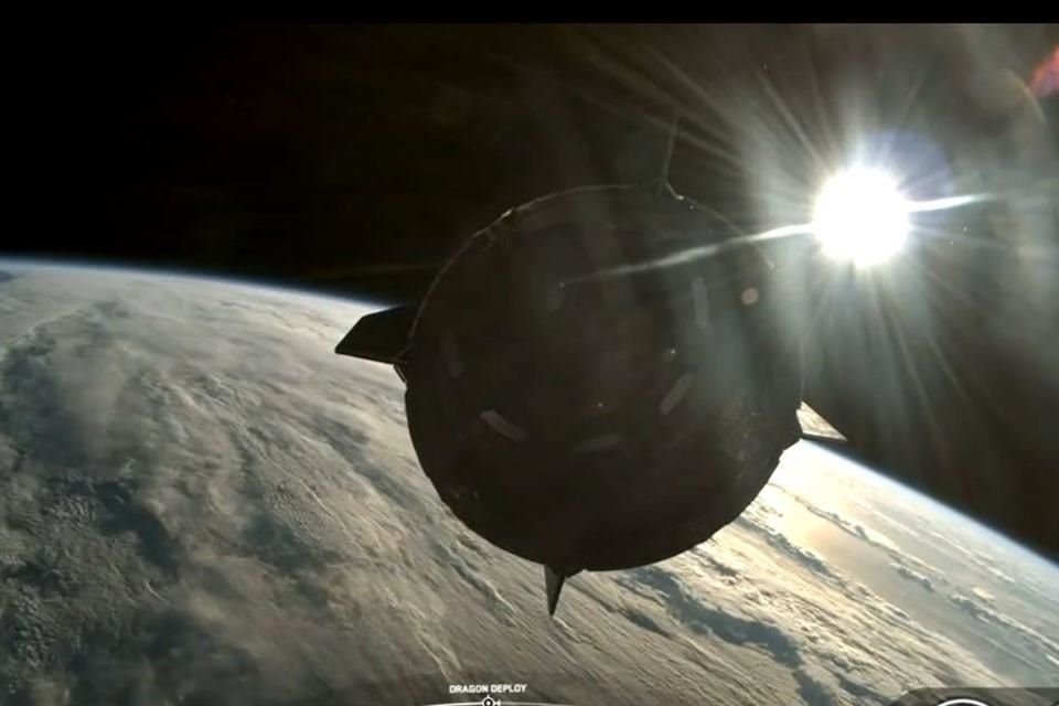 Dragon se ha separado de la segunda etapa del Falcon 9.