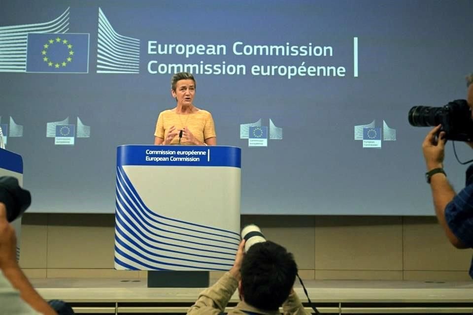 La vicepresidenta de la Comisión Europea, Margrethe Vestager, dio una conferencia de prensa tras los fallos judiciales contra Apple y Google.