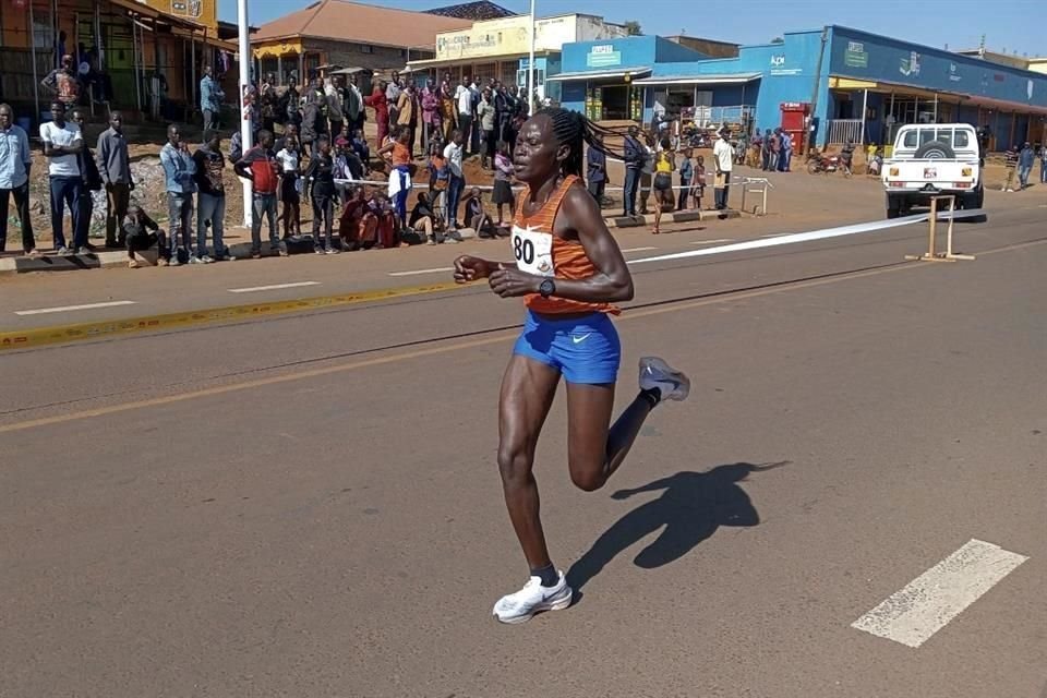 El asesino y pareja de la atleta olímpica Rebecca Cheptegei murió a causa de las quemaduras que tuvo tras matar a la maratonista ugandesa.