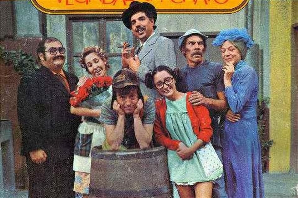 La serie sigue las peripecias de El Chavo, un niño de ocho años que vive en una vecindad y se enfrenta a situaciones cómicas y a menudo conmovedoras con sus vecinos.