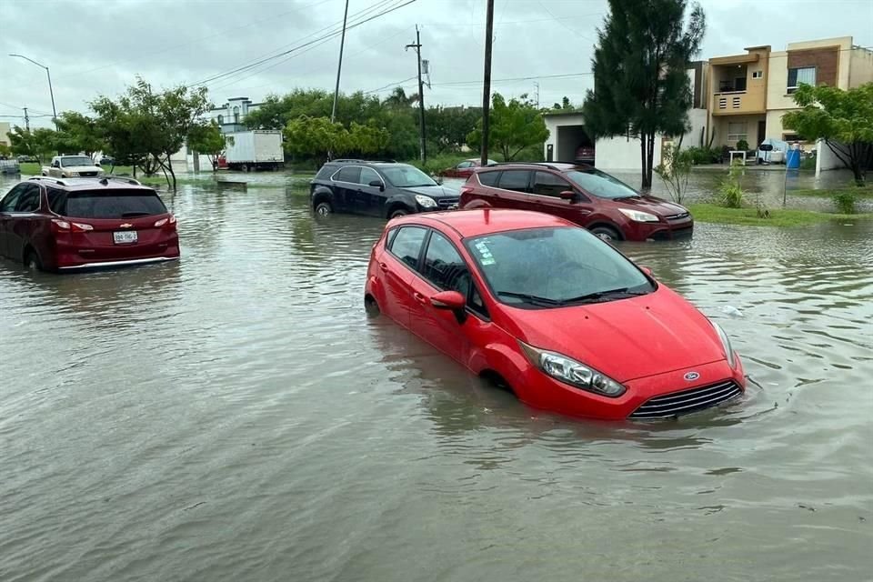 Sectores inundados se presentan hoy en distintas zonas de Matamoros tras las intensas lluvias.