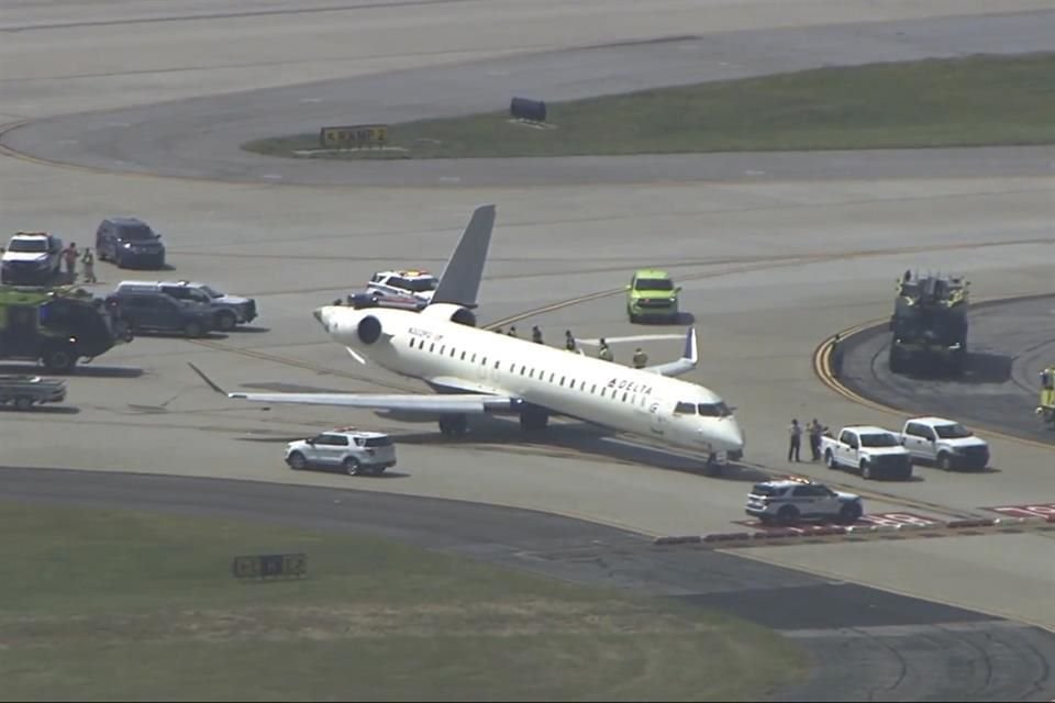 Uno de los dos aviones que chocaron en la pista del Aeropuerto Internacional Hartsfield-Jackson Atlanta el 10 de septiembre del 2024.