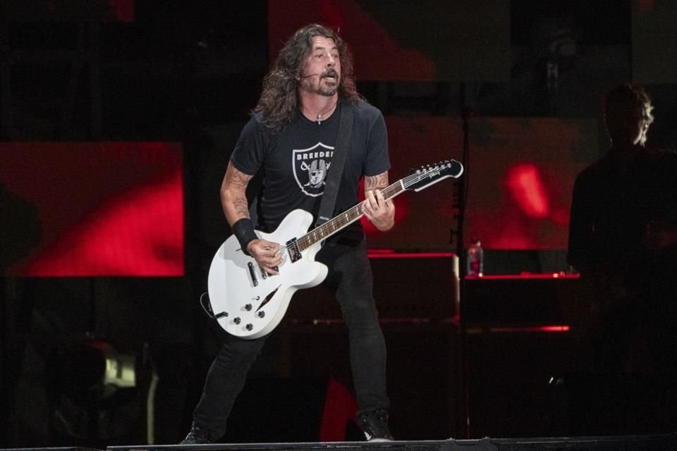 Dave Grohl, líder de Foo Fighters, anunció que se ha convertido en padre de una hija nacida fuera de su matrimonio con Jordyn Blum.