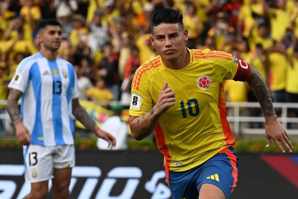 James Rodríguez festeja el tanto de la victoria en Barranquilla.