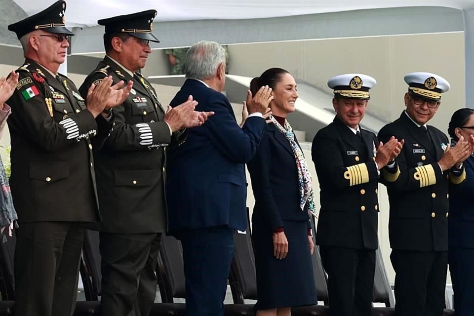 A la Presidenta electa se le dio trato de próxima Comandanta de las Fuerzas Armadas.