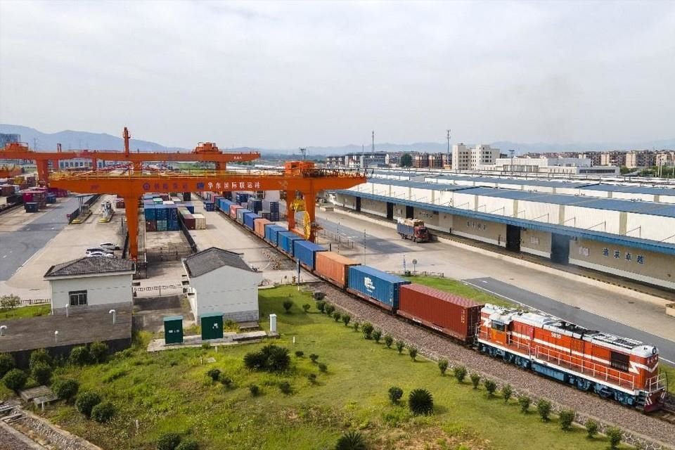 Ferrocarril China-Europa sale del Puerto Internacional de Transporte Combinado de China Oriental (ICTP), provincia de Zhejiang, hacia Budapest, Hungría, 9 de julio del 2024.