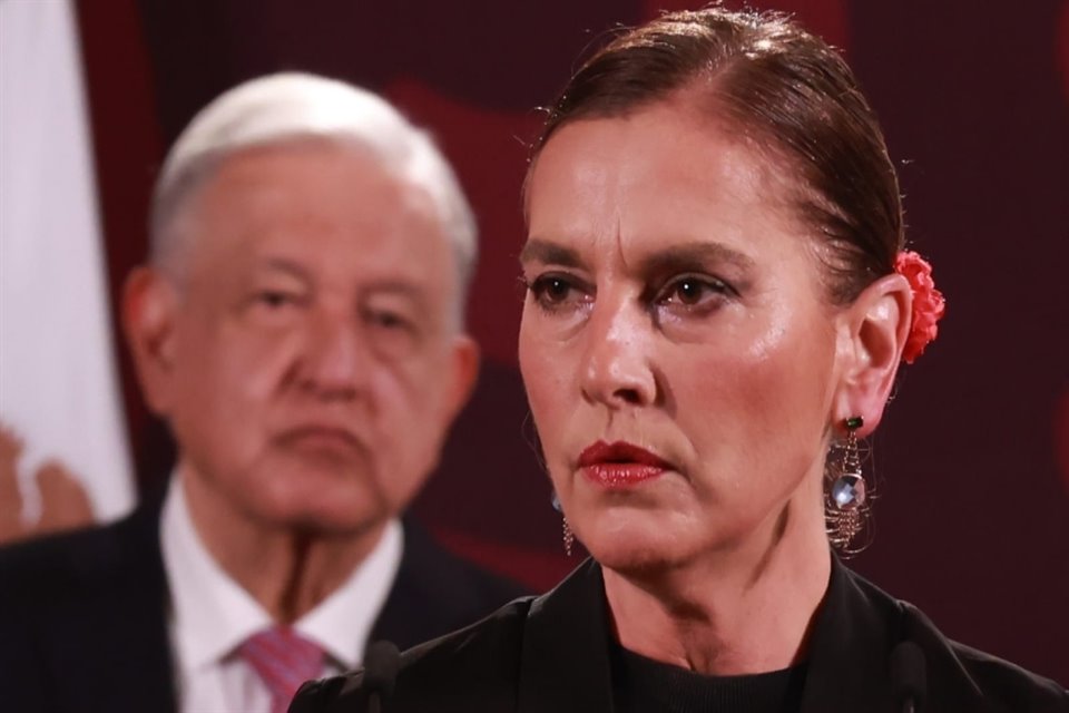 Escritora Beatriz Gutiérrez Müller, esposa de AMLO, dijo que el Gobierno de Austria esconde algo sobre el estado del penacho de Moctezuma.