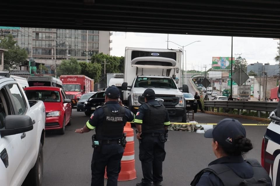 Primeros reportes señalan que el peatón habría intentado cruzar la avenida. 