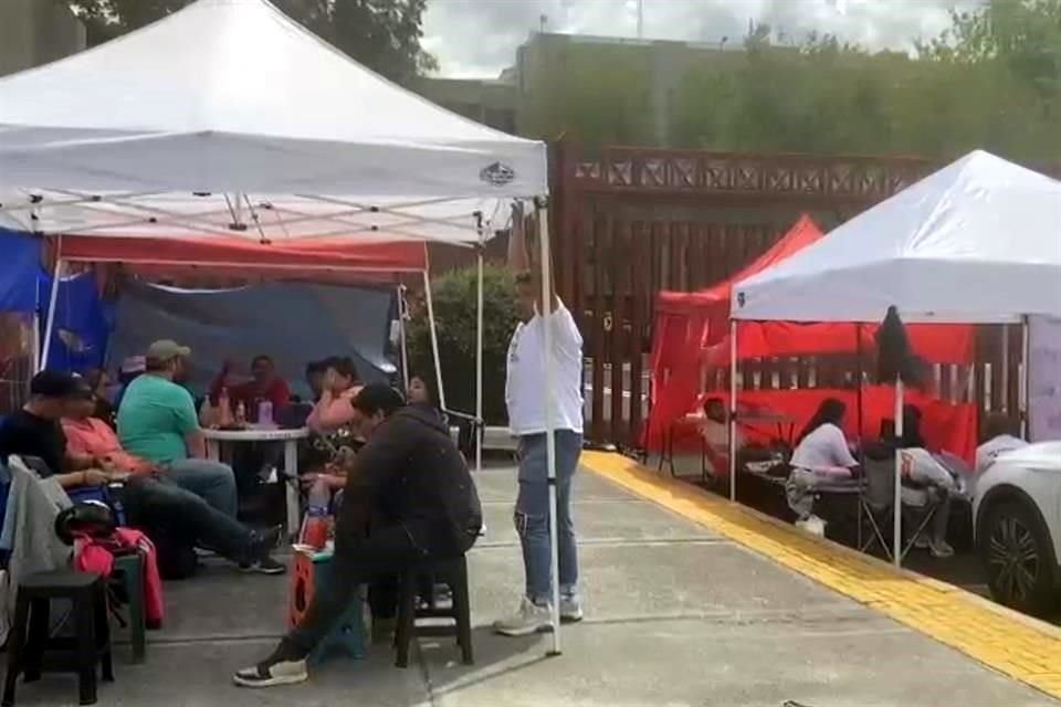 Protesta de trabajadores del Poder Judicial retrasa las actividades en San Lázaro.