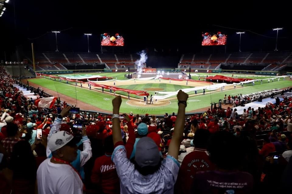 Los Diablos Rojos del México protagonizaron una gran celebración con sus aficionados luego de obtener el título 17 de la LMB.