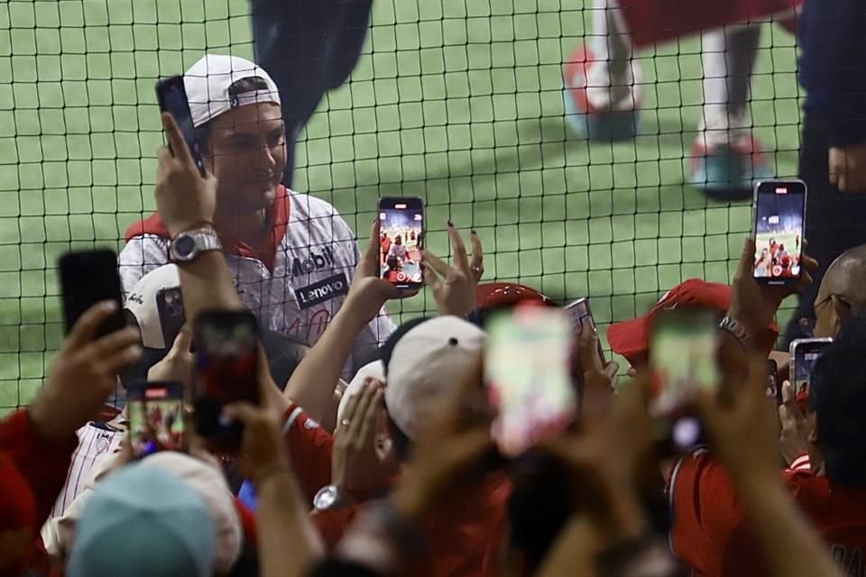 Los Diablos Rojos del México protagonizaron una gran celebración con sus aficionados luego de obtener el título 17 de la LMB.