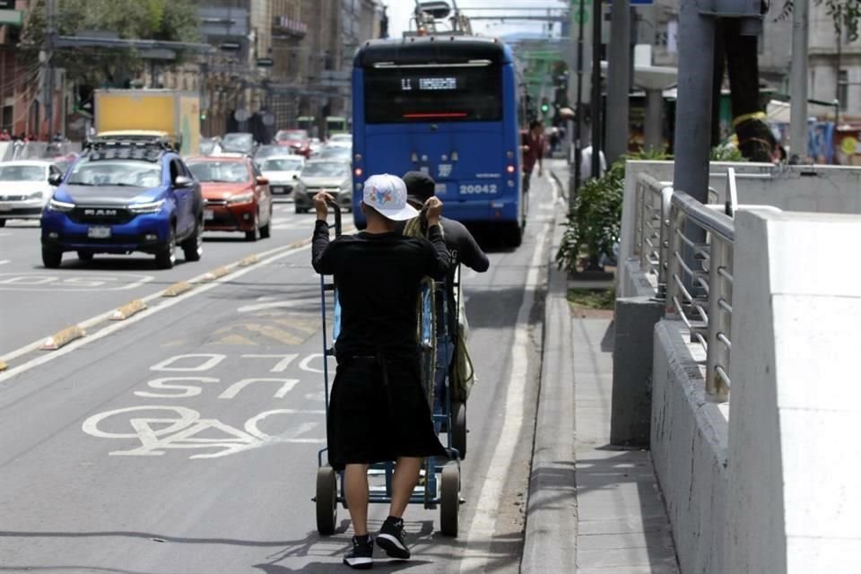 En Eje Central la obstrucción es mayor y afecta también al Trolebús.