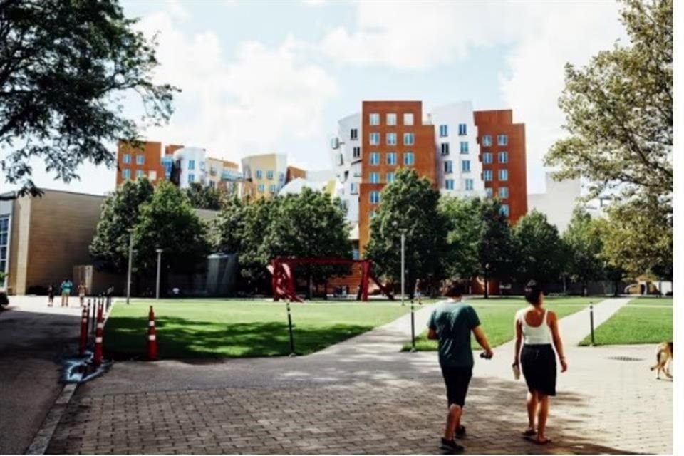 Los antiguos alumnos del MIT generalmente dan crédito a los profesores influyentes y sus métodos de aula, como la enseñanza del pensamiento crítico.