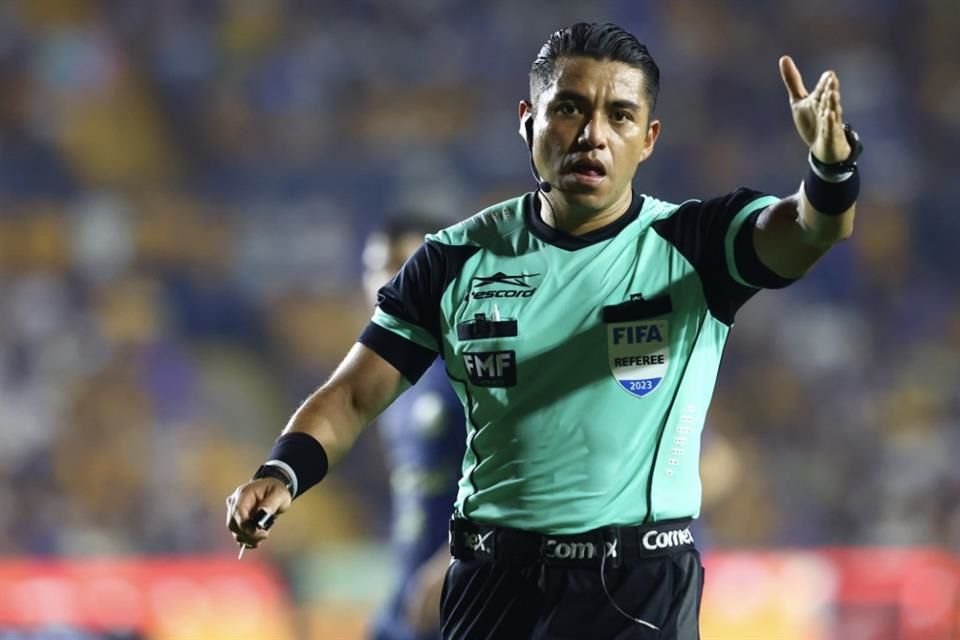 El árbitro Víctor Alfonso Cáceres Hernández será el encargado de dirigir el Clásico Nacional del torneo Apertura 2024.