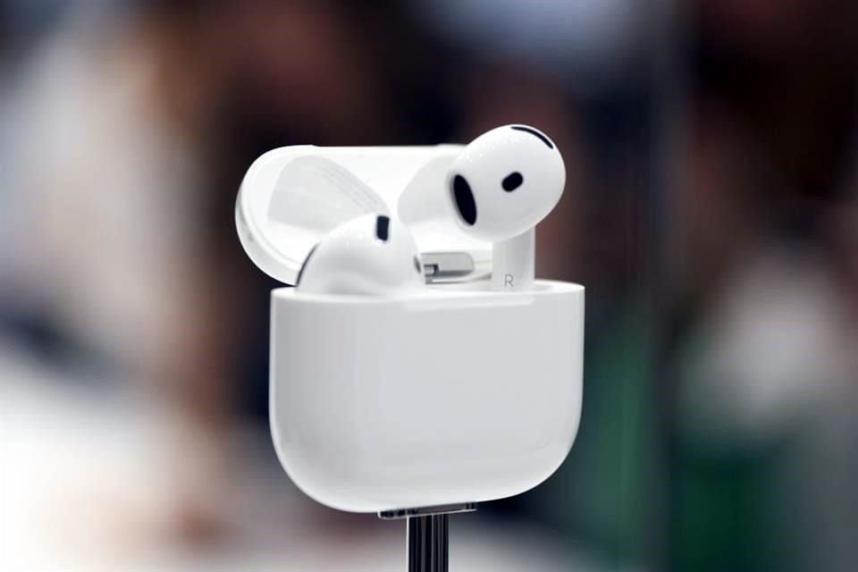 Las nuevas funciones de salud auditiva estarán disponibles en el otoño boreal para los usuarios de los AirPods Pro 2 en más de 100 países y regiones.