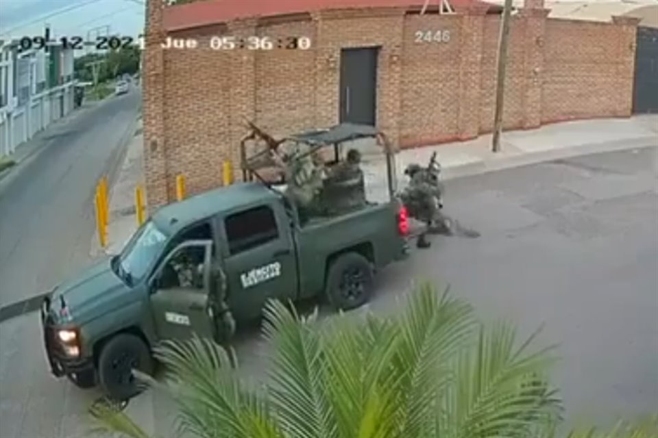 El Ejército mexicano fue atacado por grupos de la delincuencia organizada en calles del fraccionamiento Riberas de Tamazula, al norte de Culiacán, según medios locales.