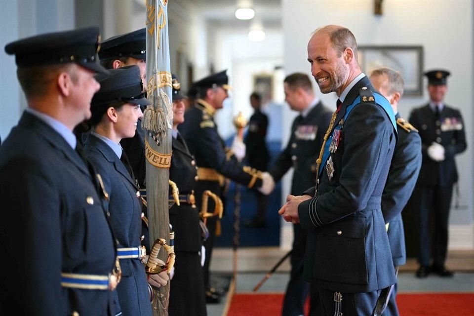 El Príncipe Guillermo representó a su padre, el Rey Carlos III, en el desfile de graduación de la Base Aérea de Cranwell, en Lincolnshire.