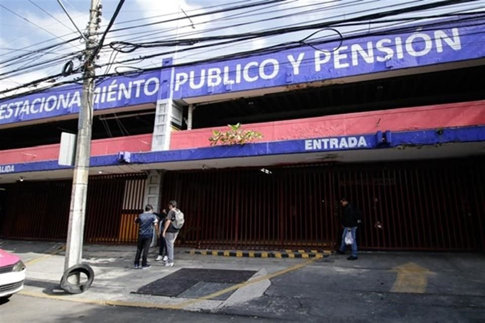 Actualmente hay un estacionamiento en el predio.