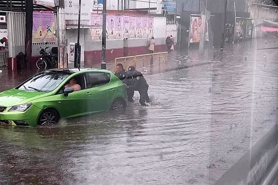 La Alcaldía Tlalpan informó de al menos 10 afectaciones dentro de la demarcación a raíz de las fuertes lluvias registradas este jueves.