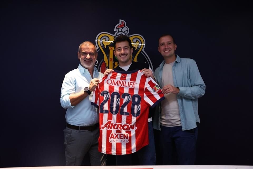 Alan Mozo renueva contrato con Chivas.