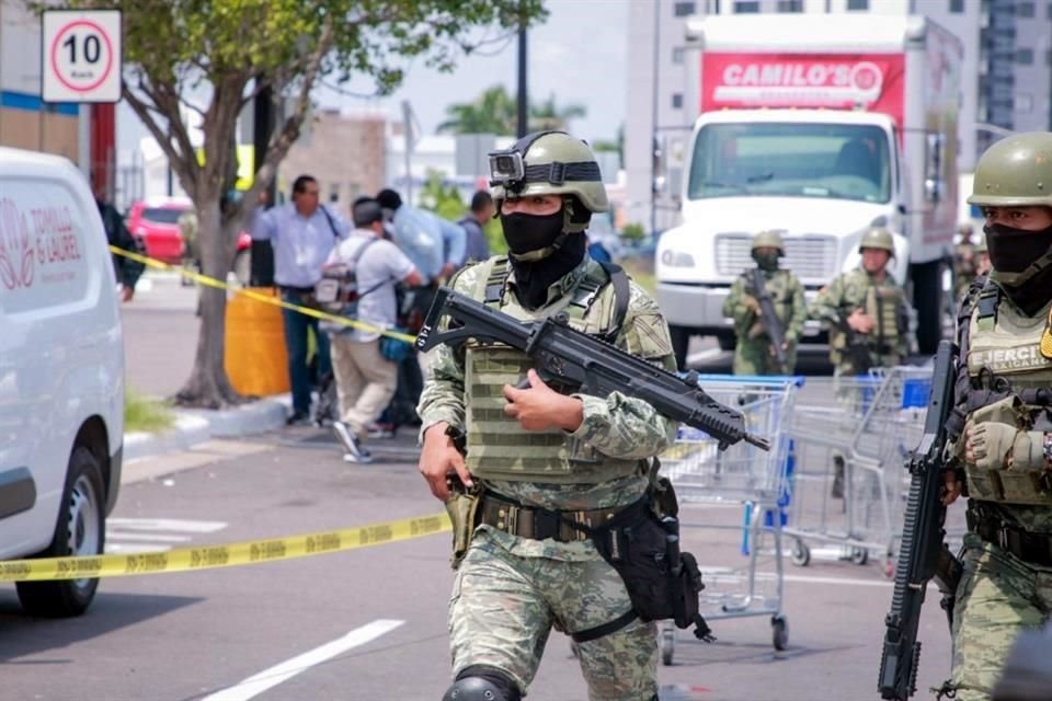 Una persona fue asesinada afuera de una tienda comercial en Culiacán.