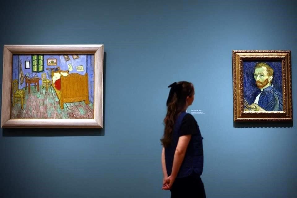 La muestra reúne medio centenar de pinturas y dibujos de Van Gogh, con muchas obras maestras del artista, a las que se unen otras que nunca abandonaron colecciones privadas o museos de todo el mundo.