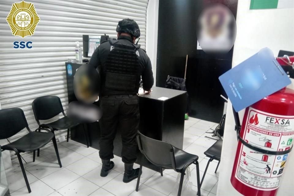 Uniformados acordonaron la zona y posteriormente arribó personal especializado en explosivos.