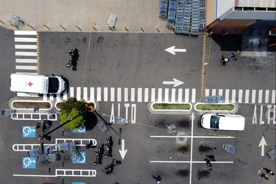 Uno de los asesinatos fue el de un hombre que caminaba en un estacionamiento de un supermercado ubicado a unos 15 minutos del Centro de Culiacán.